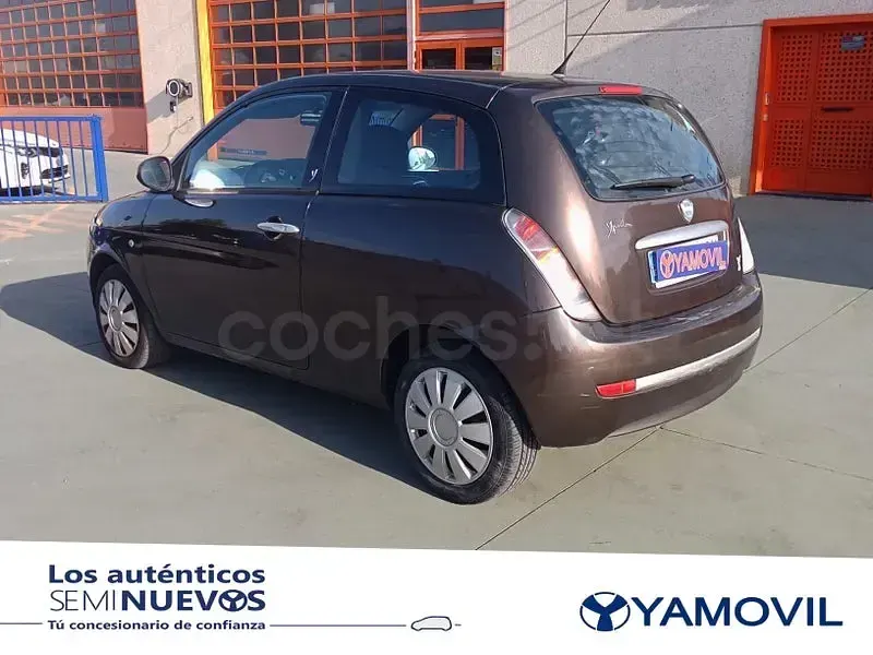 Usado Lancia Ypsilon 69 CV (50 kW) 2011 Marrón Utilitario