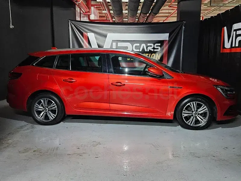 Usado Renault Mégane GrandTour Intens 115 CV (84 kW) 2021 Granate Familiar