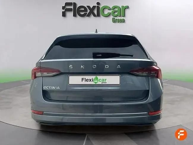 Usado Skoda Octavia Style 150 HP (110 kW) 2021 Cinzento Carrinha