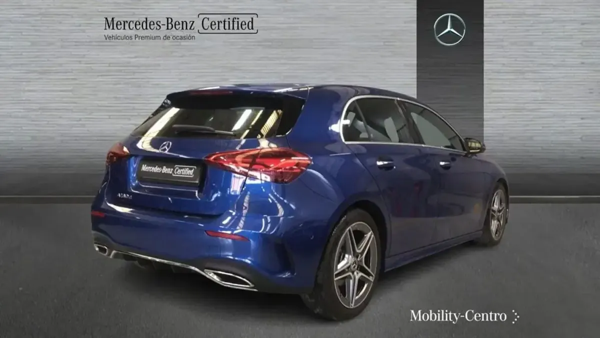 Usado Mercedes A180 116 CV (85 kW) 2024 Azul espectra Berlina