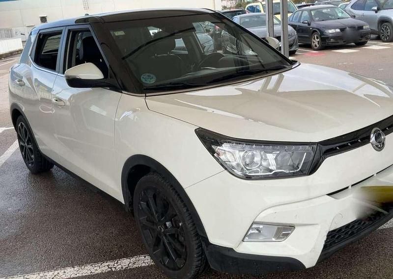 Gebraucht SsangYong Tivoli Limited 116 PS (85 kW) 2017 Weiß SUV