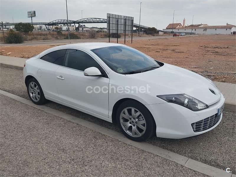Usado Renault Laguna Coupé 175 CV (128 kW) 2011 Blanco Coupe