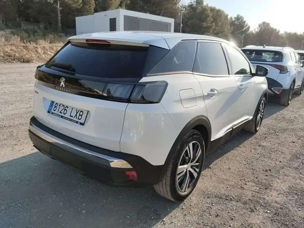 Usado Peugeot 3008 Allure 131 CV (96 kW) 2022 Blanco SUV