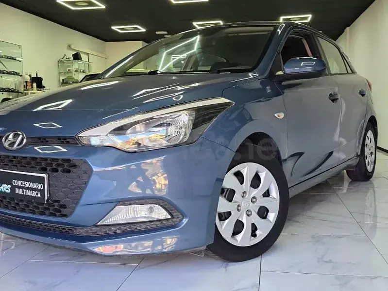 Usado Hyundai i20 84 CV (61 kW) 2015 Azul Berlina
