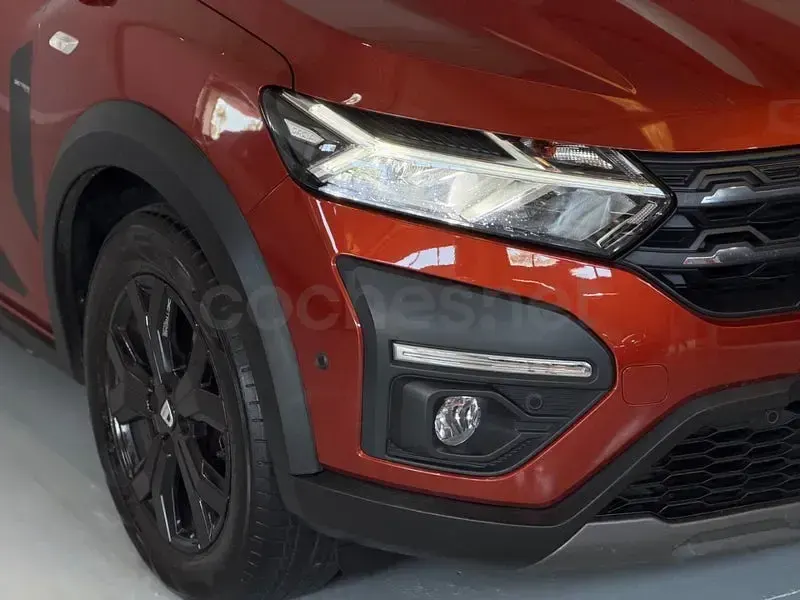 Usado Dacia Jogger Extreme 100 CV (73 kW) 2023 Naranja Monovolumen