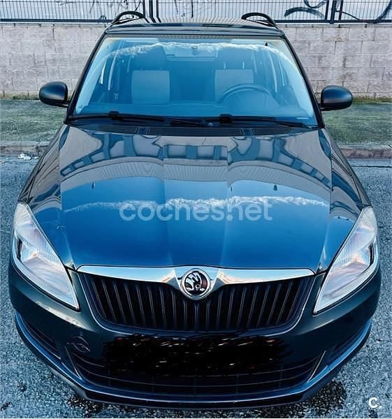 Usado Skoda Fabia Family 86 CV (63 kW) 2014 Gris / plata Berlina