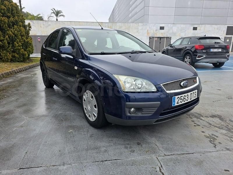 Usado Ford Focus Ghia 109 CV (80 kW) 2006 Azul Berlina