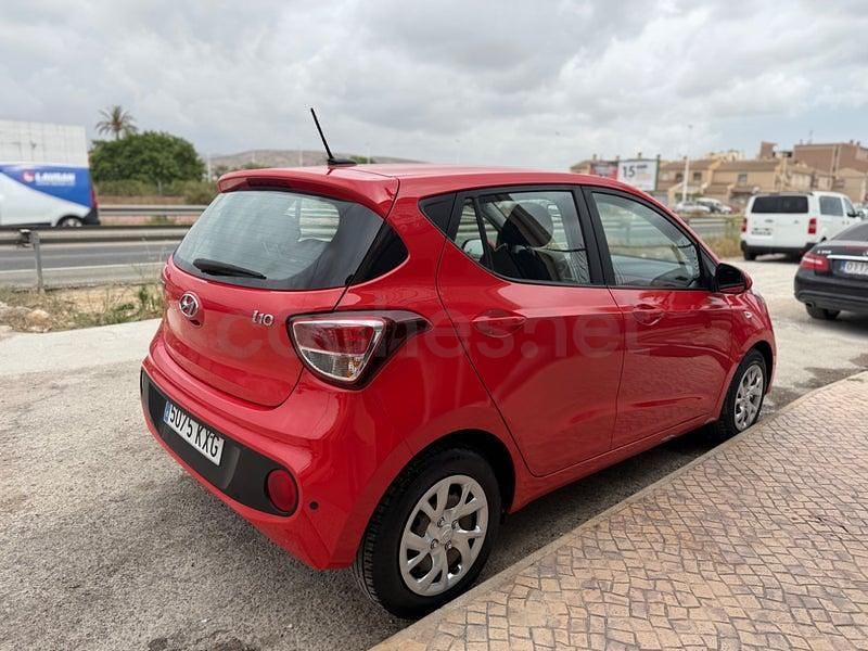 Usado Hyundai i10 66 CV (48 kW) 2019 Rojo Utilitario