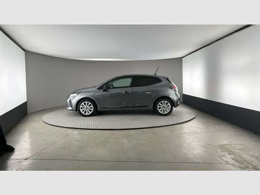 Usado Renault Clio Evolution 101 CV (74 kW) 2025 Gris Utilitario