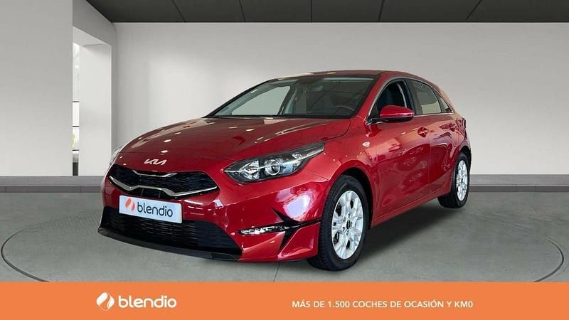 Usado Kia Ceed 136 CV (100 kW) 2023 Rojo Utilitario
