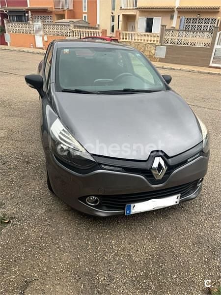 Gris / plata Usado 2015 Renault Clio IV Expression Berlina | 6000 € (Buen precio) - Imagen 1/4