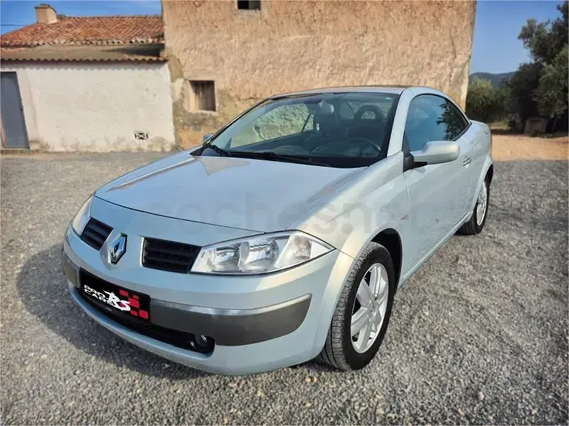 Usado Renault Mégane Cabriolet Dynamique 136 CV (100 kW) 2005 Gris / plata Descapotable