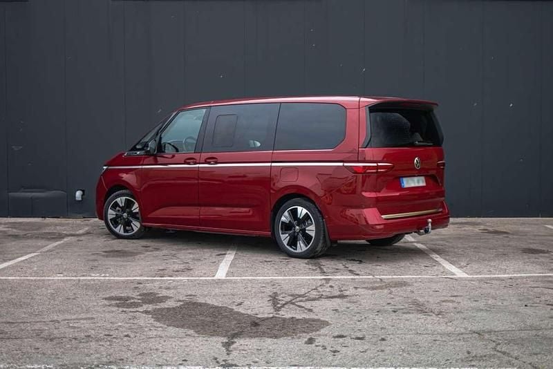 Usado VW Multivan Style 150 CV (110 kW) 2025 Rojo Van