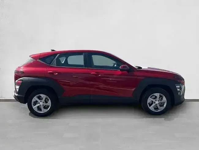 Usado Hyundai Kona 100 CV (73 kW) 2025 Rojo SUV