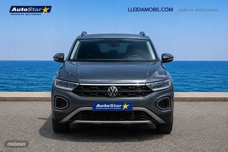 Usado VW T-Roc Life 115 CV (84 kW) 2024 Plateado SUV