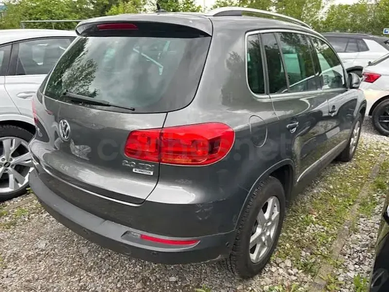 Usado VW Tiguan Sportline 140 CV (102 kW) 2015 Gris / plata SUV