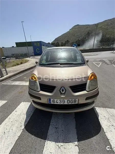 Usado Renault Modus Dynamique 100 CV (73 kW) 2005 Beige Monovolumen