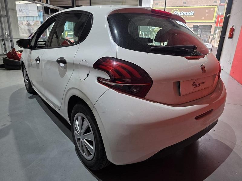 Usado Peugeot 208 Access 75 CV (55 kW) 2016 Blanco Utilitario