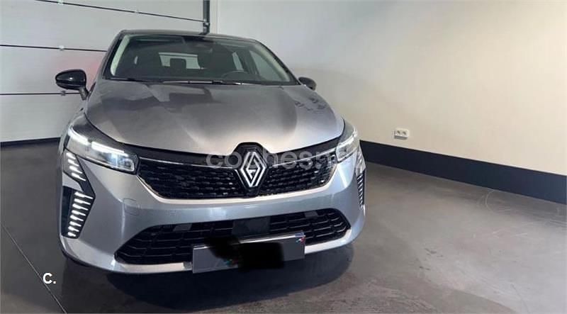Usado Renault Clio V Techno 143 CV (105 kW) 2024 Gris / plata Berlina