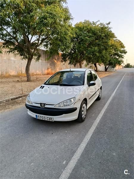Blanco Usado 2004 Peugeot 206 Berlina | 1999 € (Precio justo) - Imagen 1/4