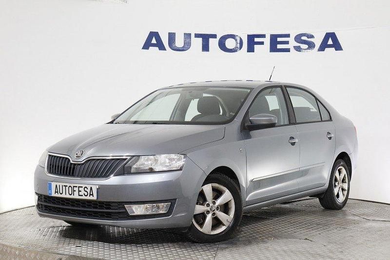Gris plata Usado 2013 Skoda Rapid Ambition Berlina | 8550 € (Precio justo) - Imagen 1/4
