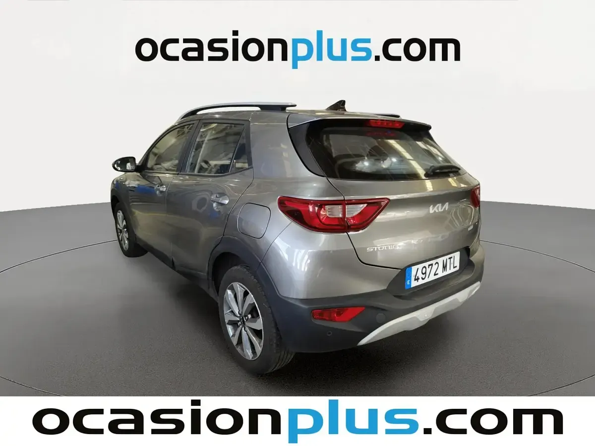 Usado Kia Stonic 100 CV (73 kW) 2024 Gris SUV