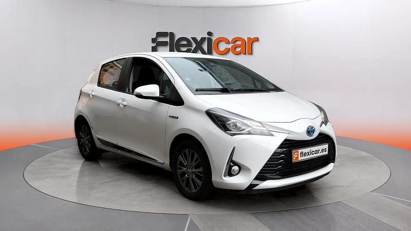 Usado Toyota Yaris Active 111 CV (81 kW) 2019 Blanco Berlina