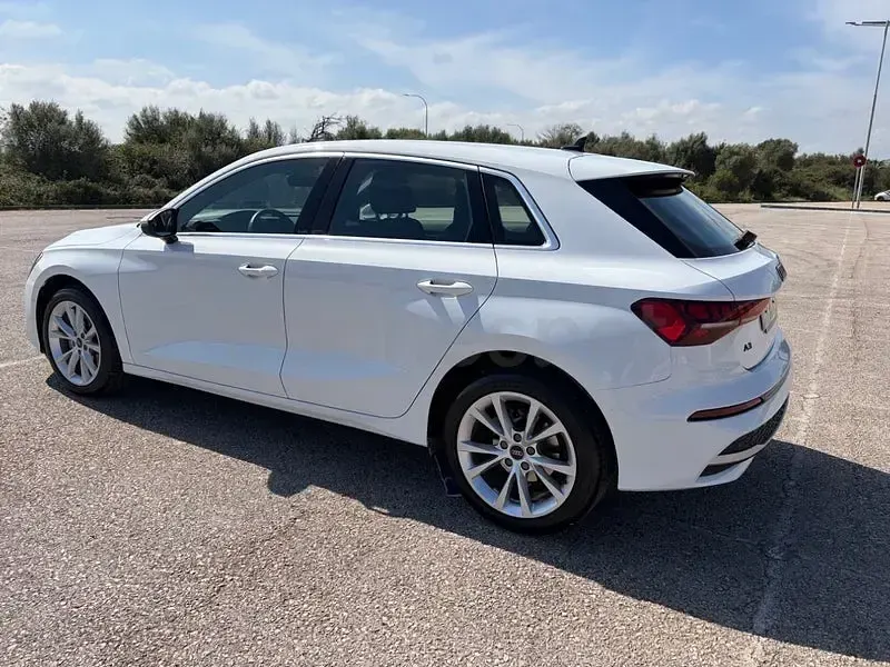 Usado Audi A3 Advanced Plus 116 CV (85 kW) 2024 Blanco Berlina