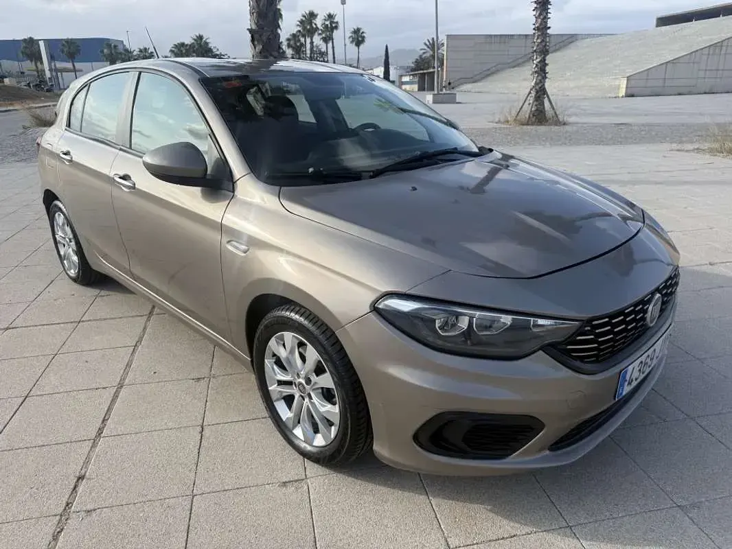 Usado Fiat Tipo Easy 95 CV (69 kW) 2016 Beige Utilitario