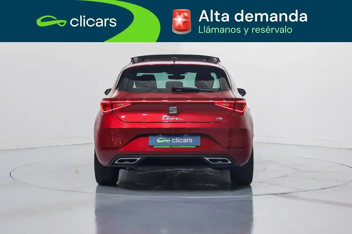 Usado Seat Leon FR 130 CV (95 kW) 2022 Rojo Familiar