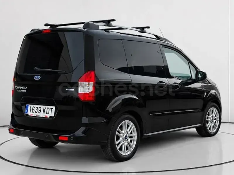 Usado Ford Tourneo Courier Titanium 100 CV (73 kW) 2017 Negro Monovolumen