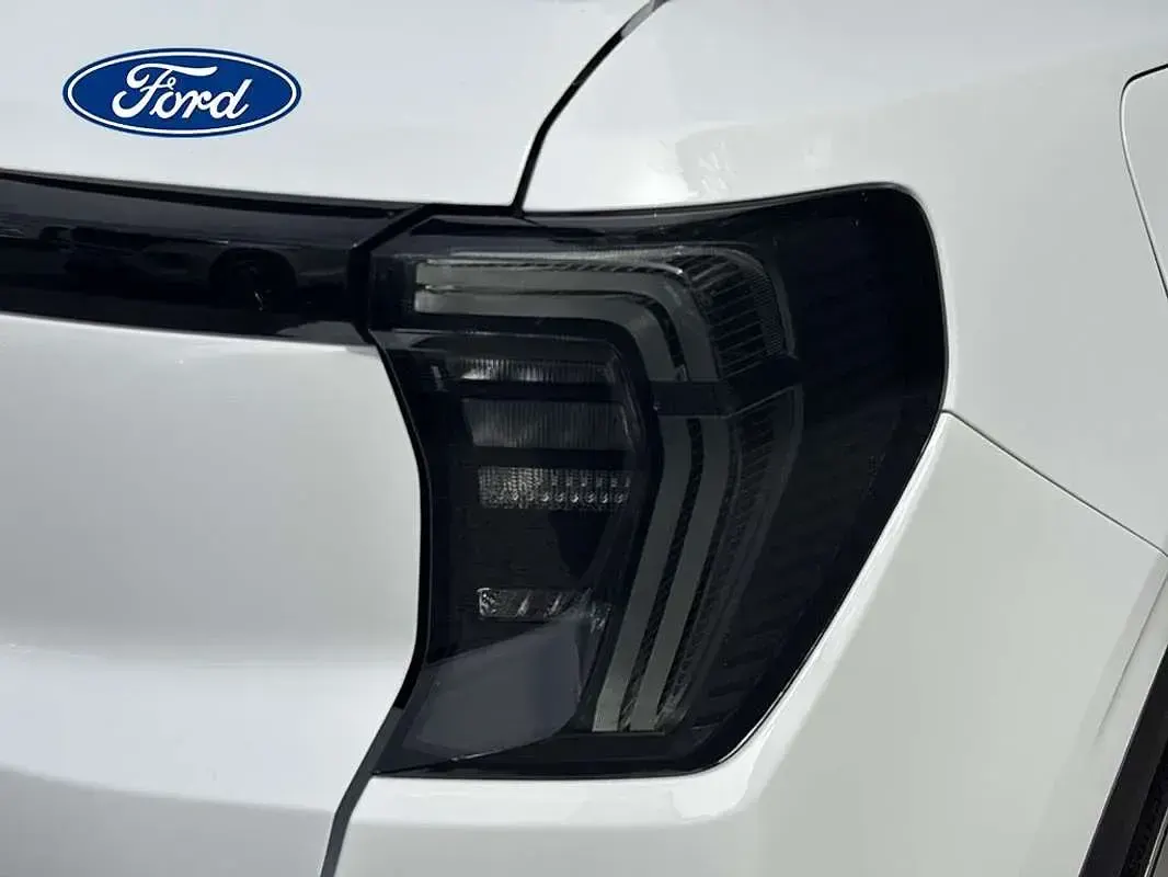 Begagnad Ford Explorer Premium 210 kW (286 HK) 2025 Vit SUV