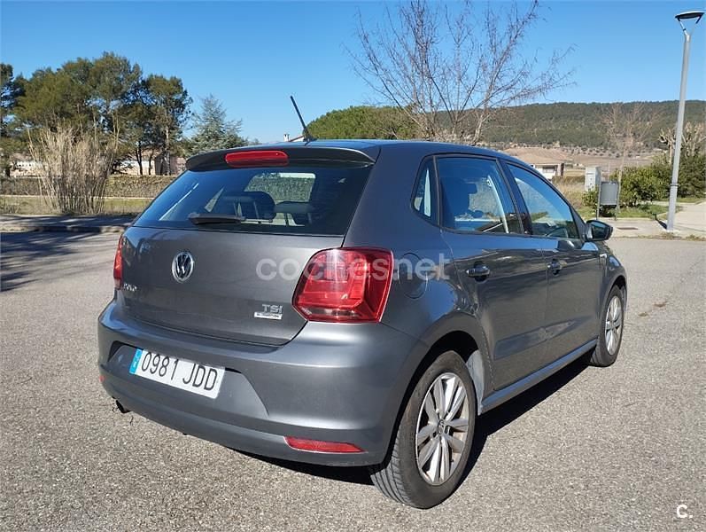 Usado VW Polo Advance 90 CV (66 kW) 2015 Gris / plata Berlina
