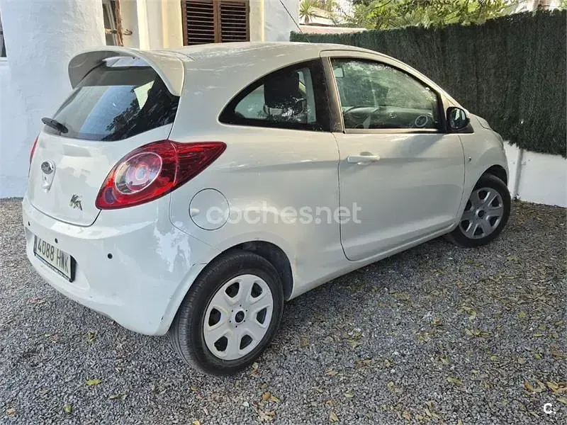 Usado Ford Ka 69 CV (50 kW) 2014 Blanco Berlina