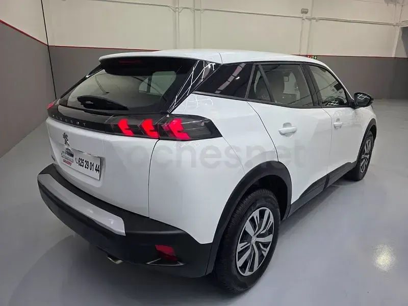 Usado Peugeot 2008 Active 110 CV (80 kW) 2022 Blanco SUV