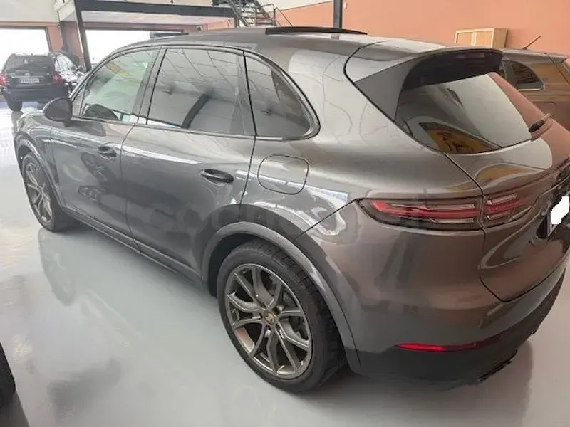 Usado Porsche Cayenne 680 CV (500 kW) 2022 Gris SUV