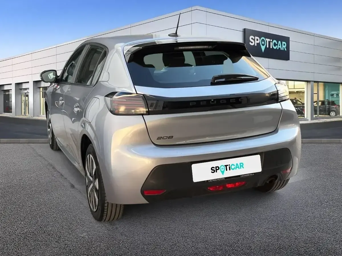 Usado Peugeot 208 Active 75 CV (55 kW) 2023 Gris Utilitario
