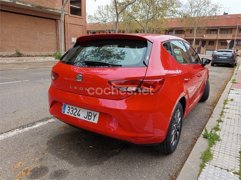 Rojo Usado 2015 Seat Leon I-Tech Berlina | 8200 € (Buen precio) - Imagen 1/4