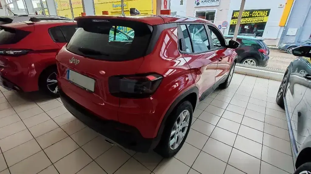 Usado Jeep Avenger Altitude 100 HP (73 kW) 2024 Vermelho SUV