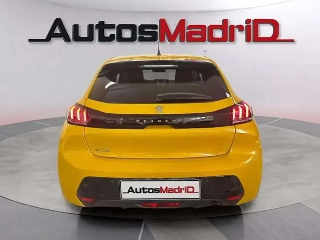 Usado Peugeot 208 Active 101 CV (74 kW) 2020 Amarillo Utilitario