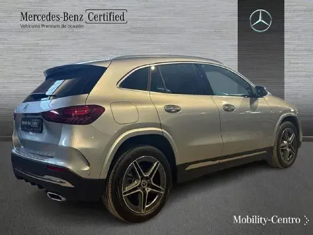 Usado Mercedes GLA250 218 CV (160 kW) 2025 Plata hightech SUV