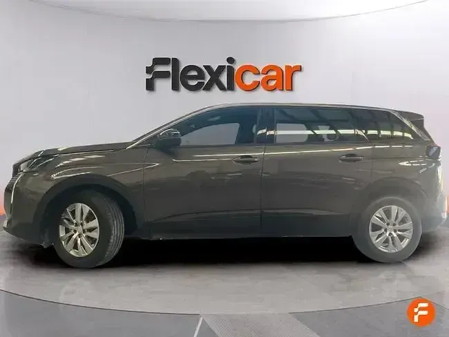 Usado Peugeot 5008 Active 136 CV (100 kW) 2024 Gris SUV