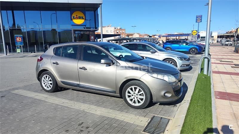 Usado Renault Mégane Authentique 100 CV (73 kW) 2009 Beige Berlina