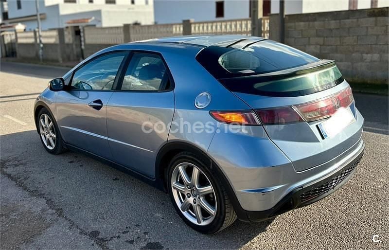 Usado Honda Civic Executive 140 CV (102 kW) 2007 Gris / plata Berlina