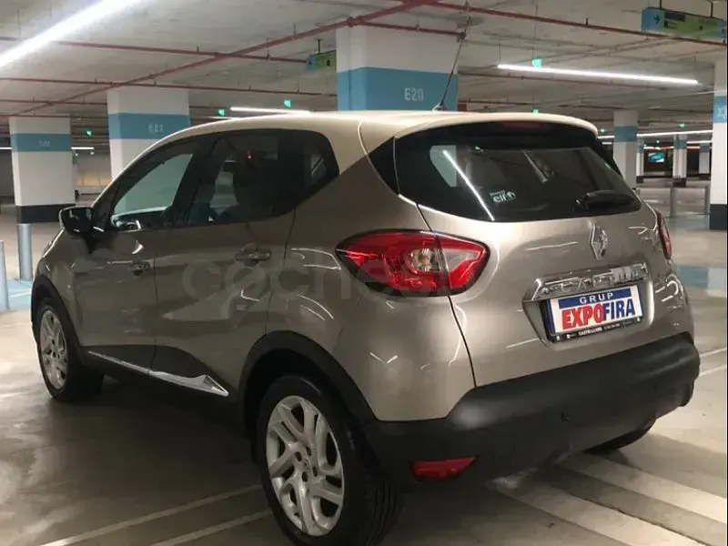 Usado Renault Captur Intens 120 CV (88 kW) 2015 Beige SUV
