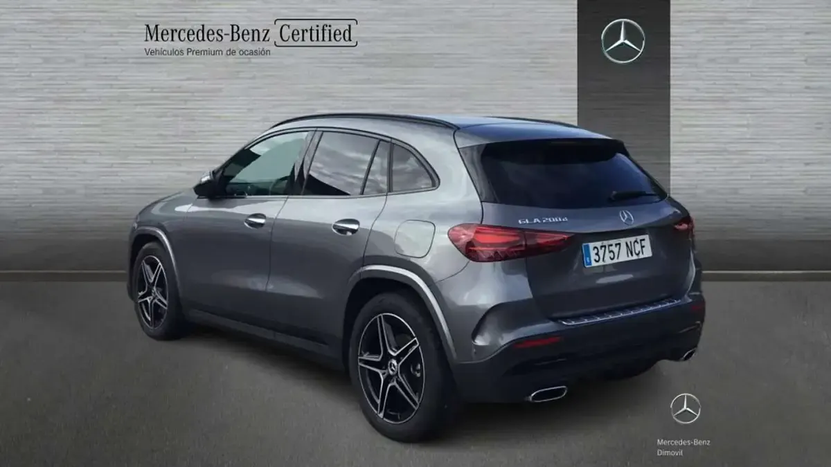 Usado Mercedes GLA200 150 CV (110 kW) 2025 Gris SUV