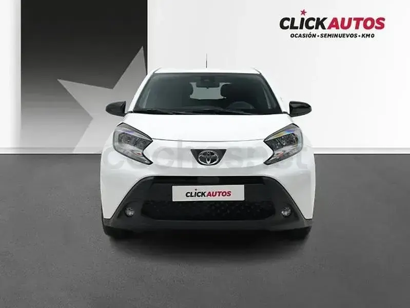 Usado Toyota Aygo X Play 72 CV (52 kW) 2026 Blanco SUV
