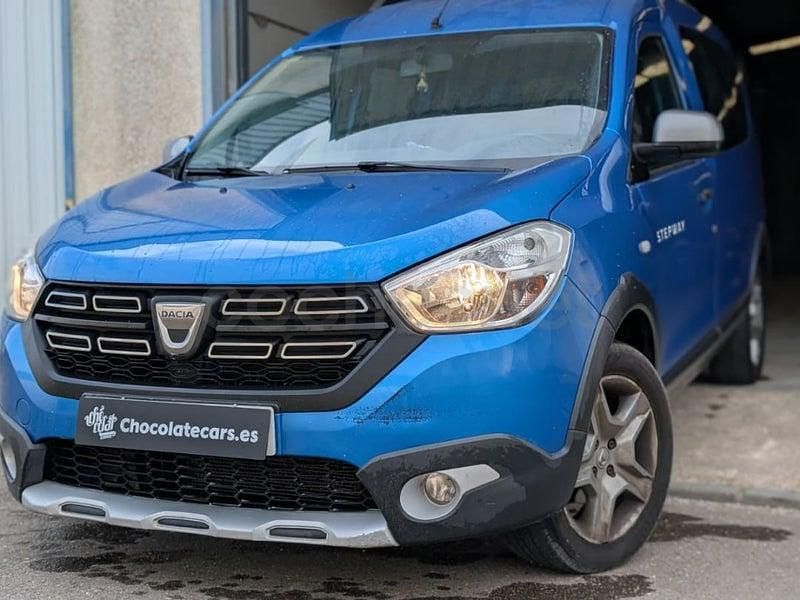 Usado Dacia Dokker Stepway 95 CV (69 kW) 2019 Azul Monovolumen