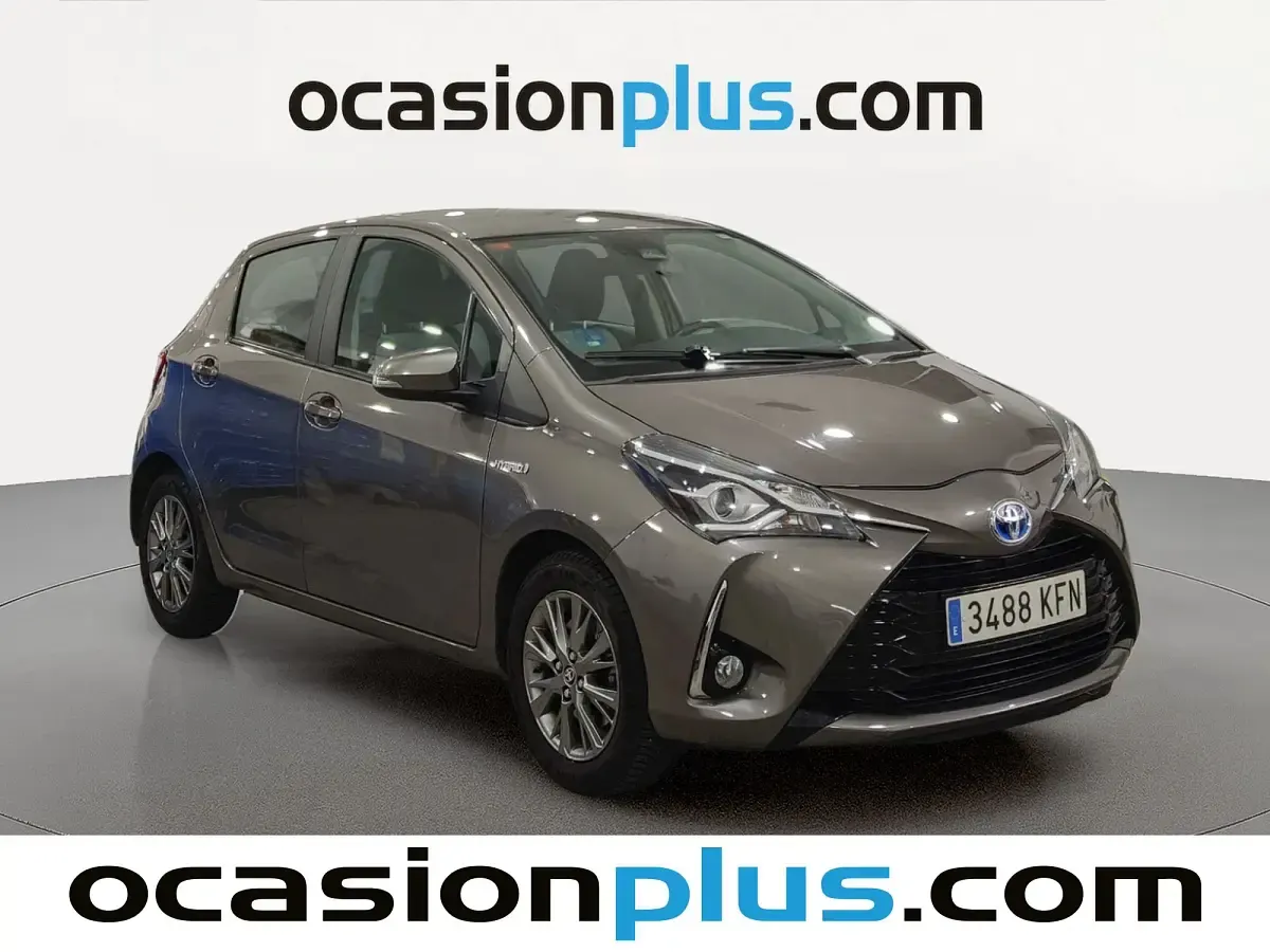 Usado Toyota Yaris Active 100 CV (73 kW) 2017 Gris Utilitario