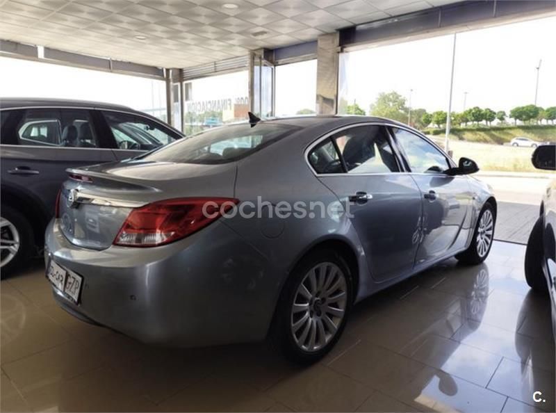 Gris / plata Usado 2010 Opel Insignia Essentia Berlina | 5500 € (Precio justo) - Imagen 1/4